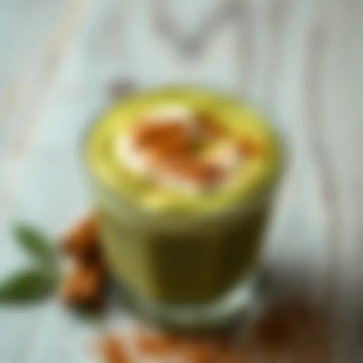 Matcha Latte with Cinnamon Matcha latte with a sprinkle of cinnamon on top